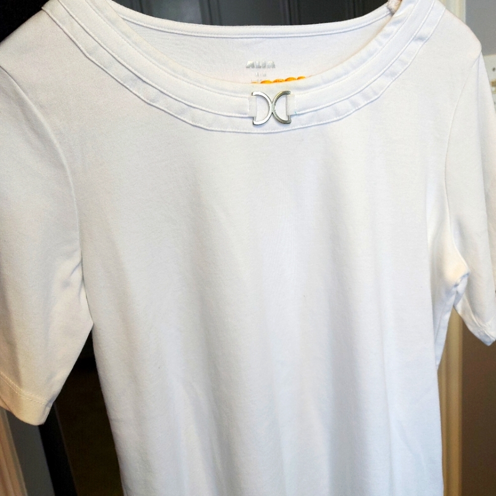 White Alia Tee shirt Women's medium